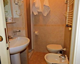 Hotel La Torre - Pisa - Bathroom