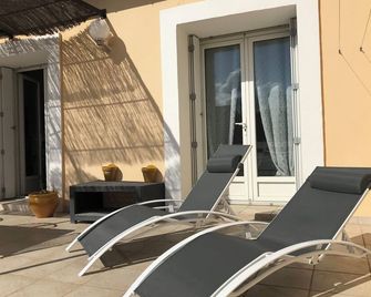 Beautiful village house with a swimming pool - Olonzac - Patio