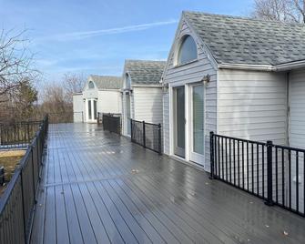 Quiet golf course condo with picturesque views - Fremont - Balcony