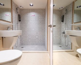 Royal Group Hotel Xiong Zhong Branch - Kaohsiung City - Bany