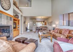 672 Sage - Redmond - Living room
