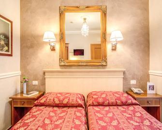 Hotel Caravaggio - Roma - Kamar Tidur