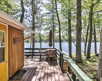 Lakeside resort cabin right on Little Saint with dock, sandy beach, firepit! - Saint Germain - Patio