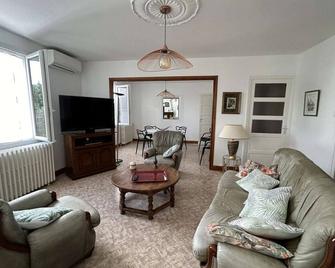 Villa Vallon-Pont-d'Arc, 3 bedrooms, 5 persons - Vallon-Pont-d'Arc - Wohnzimmer