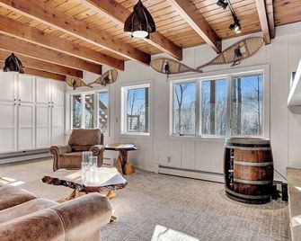 Amazing Year-Round Ellicottville Family Chalet - 1 min to slopes, ropes and golf - Ellicottville - Salon