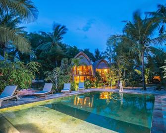 Sukanusa Luxury Huts - Nusa Penida - Pool