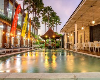 North Wing Canggu Resort - North Kuta - בריכה