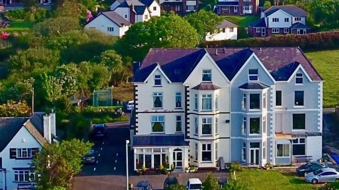 Plas Isa Hotel