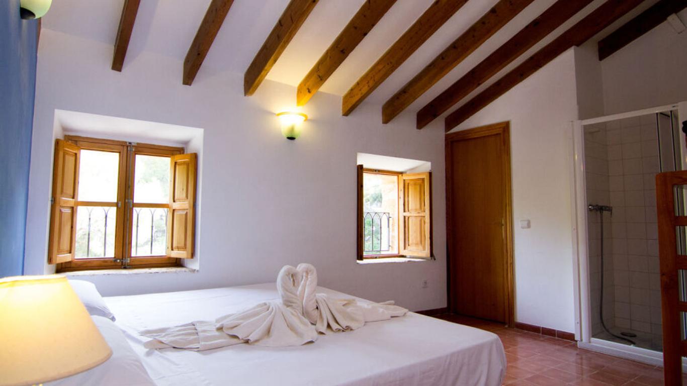 Petit Hotel Hostatgeria La Victoria
