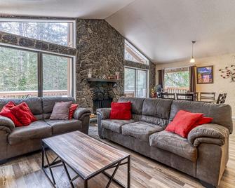 Riverside Retreat - Mount Hood Village - Living room