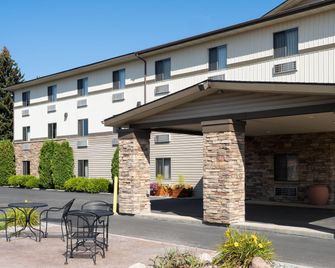 Super 8 by Wyndham Kalispell Glacier National Park - Kalispell - Edifício