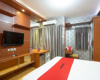RedDoorz Apartment at Bogor Valley - Bogor - Bedroom