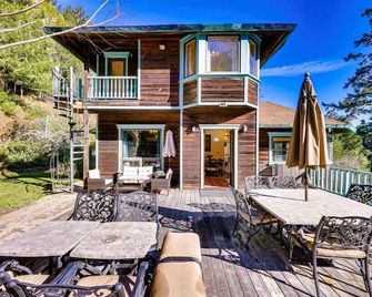 Unique & Spacious Secluded Woodland Home - Point Reyes Station - Patio