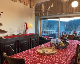 Chalet 8/9 people at 900m altitude in a quiet area and 10 minutes from Gerardmer - Ban-sur-Meurthe-Clefcy - ห้องอาหาร