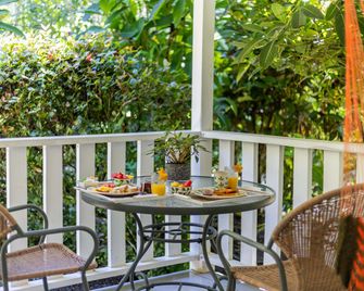 Playa Grande Lodge & Tree House - Cahuita - Patio