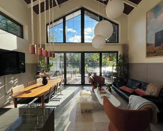 Chalet sur une île privée avec SPA et SAUNA La Vie Sage - Villennes-sur-Seine - Sala de estar