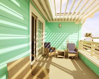 John's Pass Hotel - Madeira Beach - Balcony