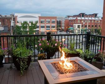 Big Dog Coffee's Little Red Cat/Historic Pittsburgh Home/Free Parking Spaces - Pittsburgh - Balkon