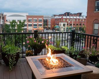 Big Dog Coffee's Little Red Cat/Historic Pittsburgh Home/Free Parking Spaces - Pittsburgh - Parveke