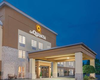 La Quinta Inn & Suites by Wyndham Knoxville North I-75 - Knoxville - Building