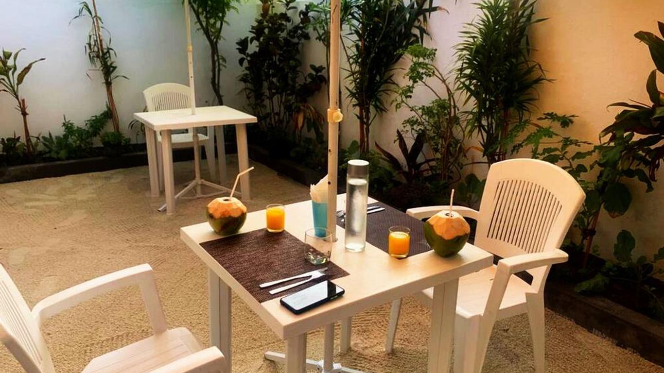Adroit Beach Inn