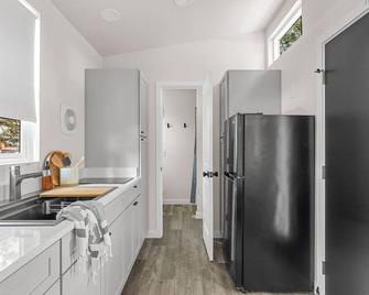 Tiny Home - (Koa) - Dunsmuir