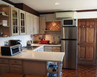 Quiet Apartment with wonderful harbour views and pool - Saint George's - Kitchen