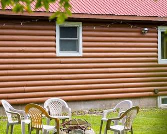 Cozy Cabin in Stratton Mountain & Mount Snow 10min - Stratton - Patio