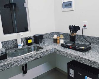 Pantanal Path Suites in Aquidauana, less than 100 meters from Pantaneta Avenue - Aquidauana - Cocina