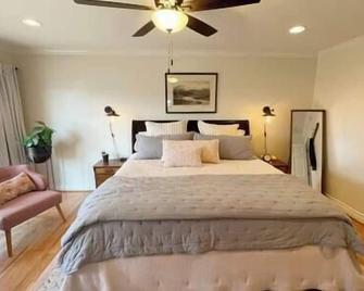 Colorado river access, game room & swimming pool - Smithville - Habitación