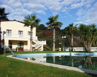 Ore Felici Park - Mascali - Zwembad