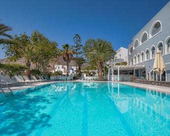 Makarios Hotel - קאמארי - בריכה