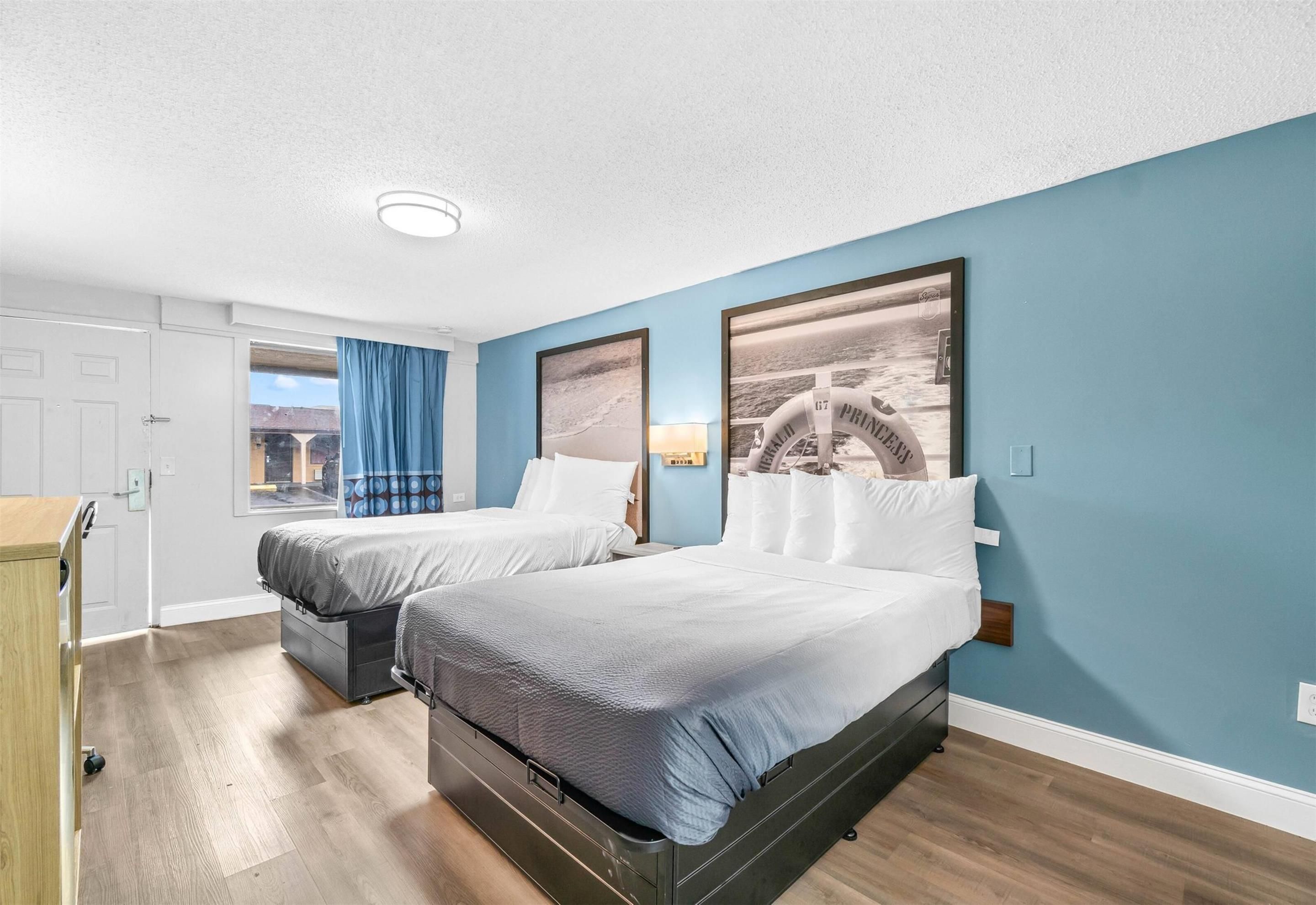 Super 8 by Wyndham Lantana West Palm Beach - לנטאנה - חדר שינה