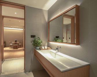 Chonpines Hotels·Leshan Giant Buddha - Leshan - Bedroom