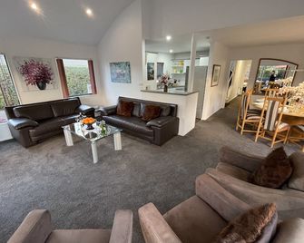 Luxury Home Next to Ocean and Walkway - New Plymouth - Salon