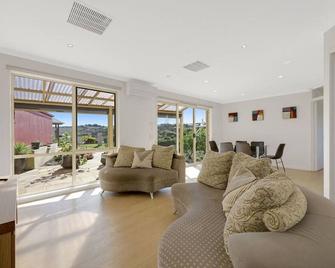 Logans Beach Apartments - Elements - Warrnambool - Huiskamer