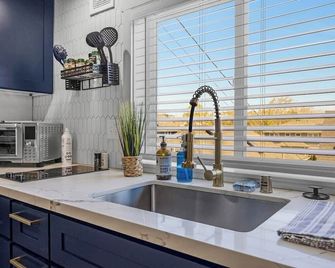 Rucker Avenue Cozy Bungalow - Everett - Küche