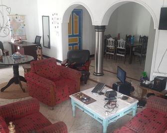 Hostel Gandhi - Chennai - Wohnzimmer