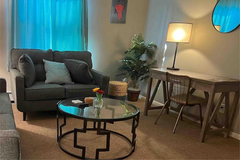 Apt 3 Comfortable and Convenient