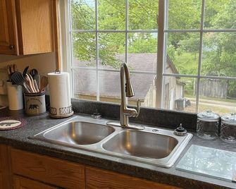 3/2 Affordable Black Mountain getaway - Black Mountain - Kitchen