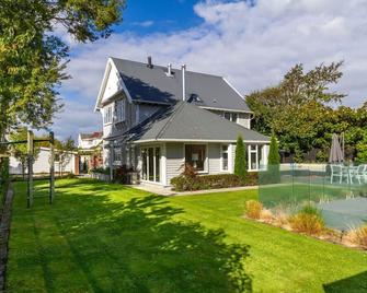 Grand 5 Bedroom Villa in Fendalton Heated Pool - Christchurch - Edificio