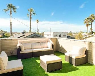 Private Rooftop Oasis in North Park - San Diego - Hàng hiên