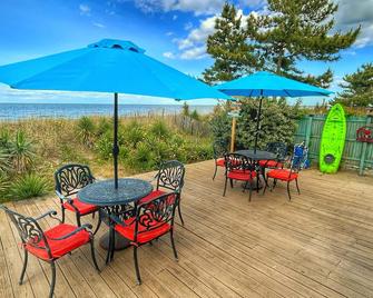 Beach House The Real Thing! Direct Beachfront! - Norfolk