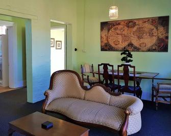 Maids' Quarters - Coragulac House - Barongarook - Sala de estar