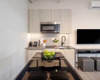 Steveston Waterfront Hotel - Richmond - Kitchen
