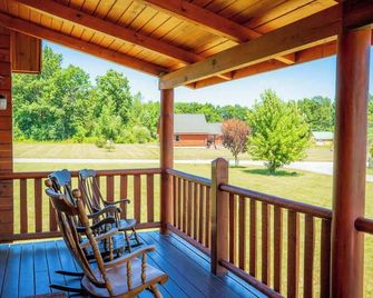Cabin Otisco Lake Views Fire Pit & Pool Table - Geneva - Balcony