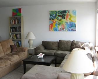 On the Water Oasis, 3 Bdrm, 2 Full Bath, and Walking Distance to Ventnor Beach - Ventnor City - Sala de estar