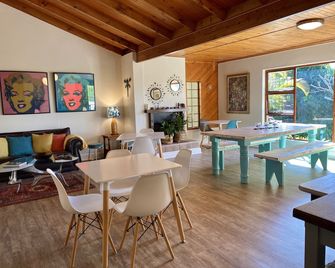 Dolphin Circle Bed and Breakfast - פלטנברג ביי - מסעדה