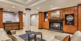 Fairfield Inn & Suites by Marriott Madison East - Madison - Oturma odası