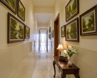 Via Super 7 Inn - Thane - Flur
